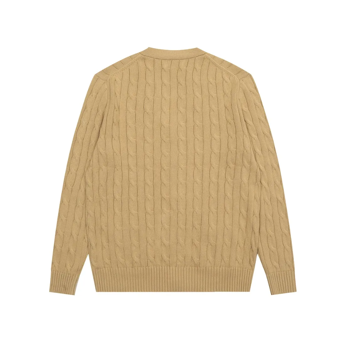 P270 Top quality" Style number: DS013# [Ralph Lauren V-neck solid color pony embroidered logo twist knitted cardigan] ✅Ralph Lauren classic basic versatile all-season couple knitted cardigan jacket ✅Main supplier platform live broadcast Wholesale entities will be replenished if out of stock, will not be removed from the shelves ✅ZP quality 1:1 version Scan the code to enter the GF website Counter quality ✅Detailed quality The only one in Guangzhou Imported quality cotton yarn, focusing on high-end Needless to say, cost-effective and good quality. ✅The version is restored to the original size. The maximum size can be worn up to 200 pounds. Loose, comfortable and stress-free. ✅The upper body is simple and easy to match. A must-have for ootd. Good-looking clothes are never picky. A must-have for men and women with the same style. Recommended for couples. Size: S-XL. Color: black, navy, off-white, gray, light blue, khaki.